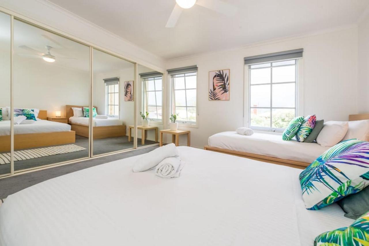 Brunswick 3bdrm Townhouse, With Parking By Custom Hosting