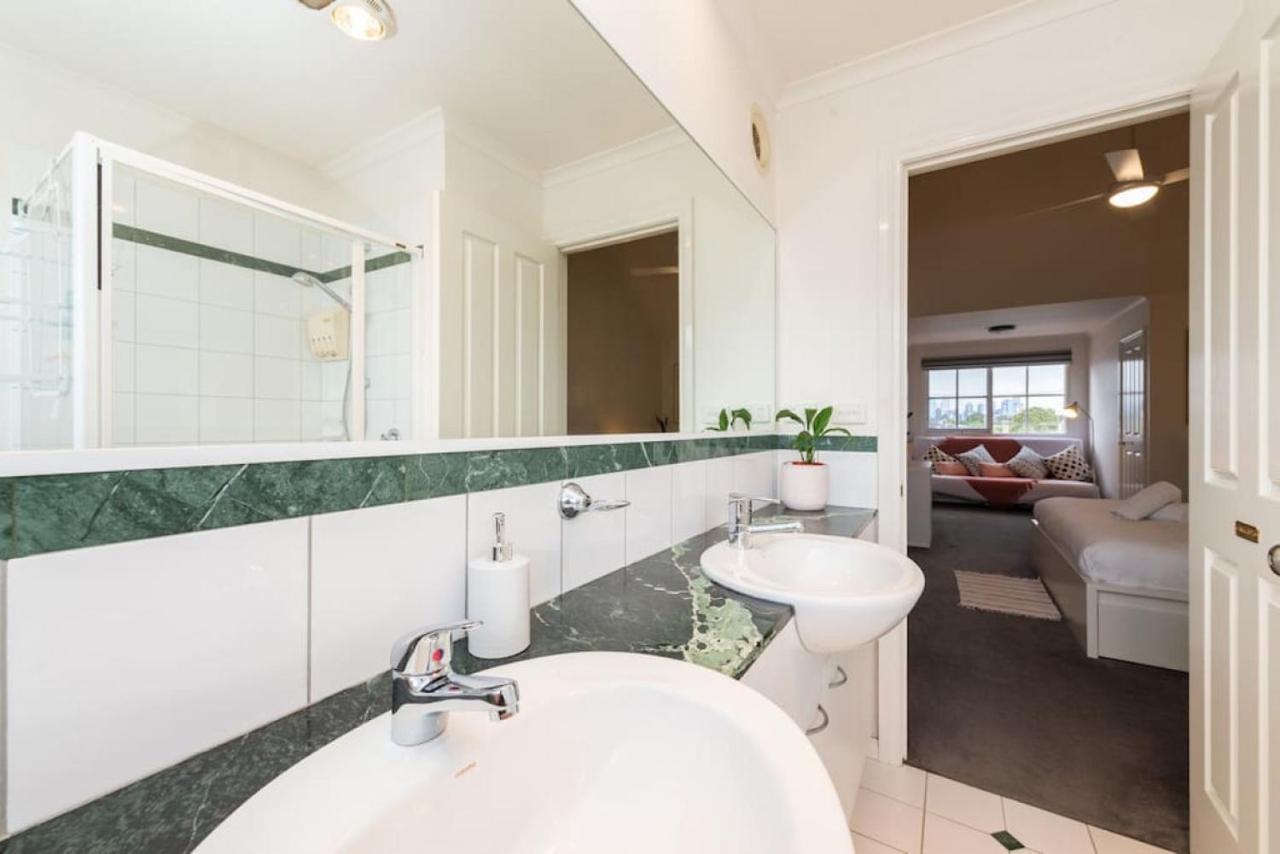 Brunswick 3bdrm Townhouse, With Parking By Custom Hosting Bahay bakasyunan Melbourne