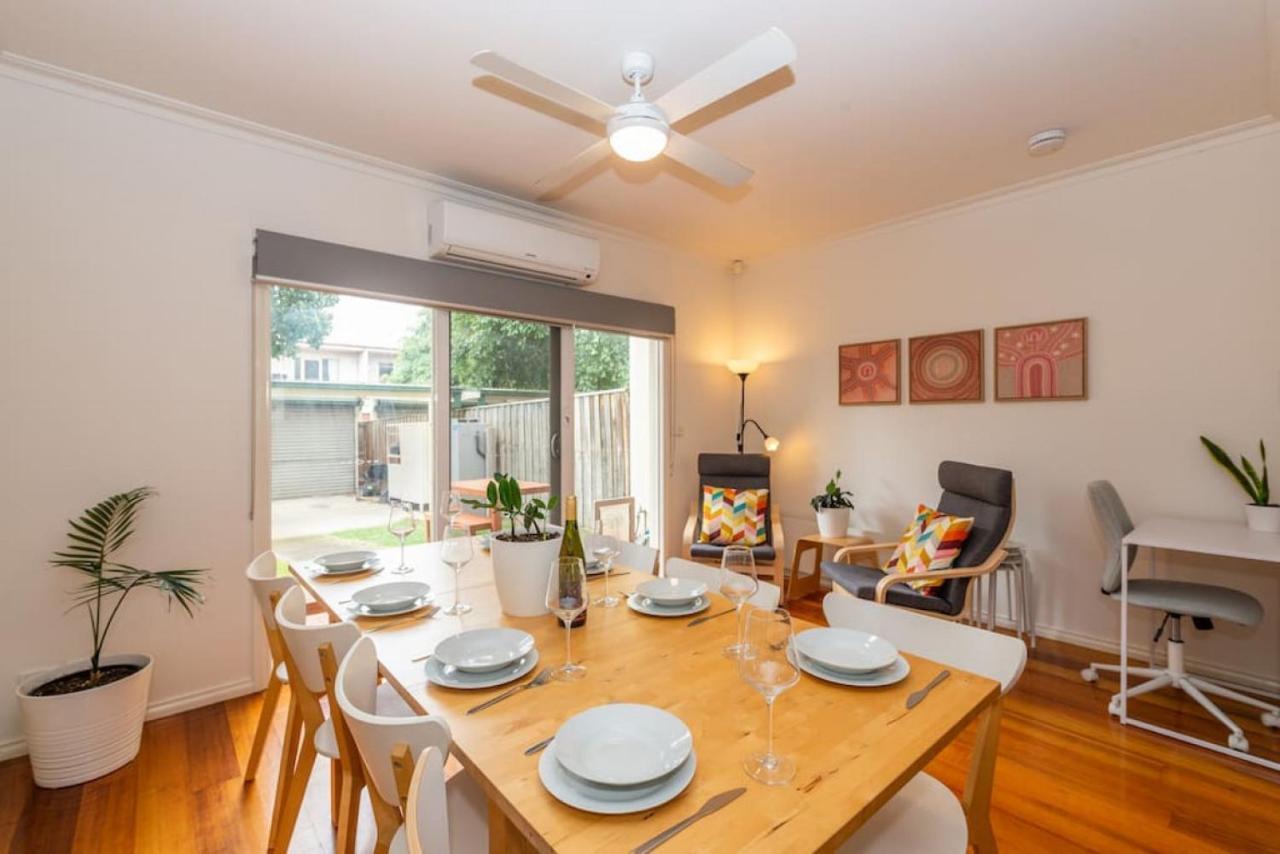 Brunswick 3bdrm Townhouse, With Parking By Custom Hosting * Melbourne