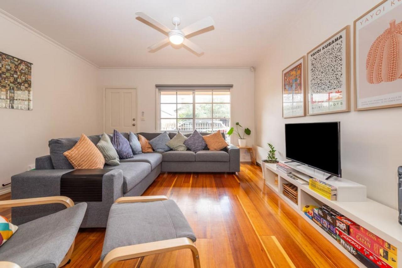 Brunswick 3bdrm Townhouse, With Parking By Custom Hosting *