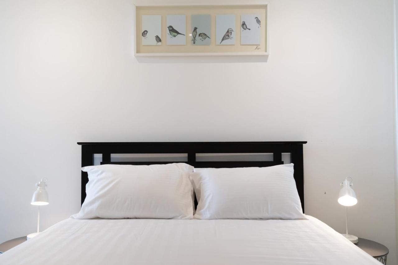 2 Bedroom Cbd Living With Pool, Gym & Tennis Court Apartment