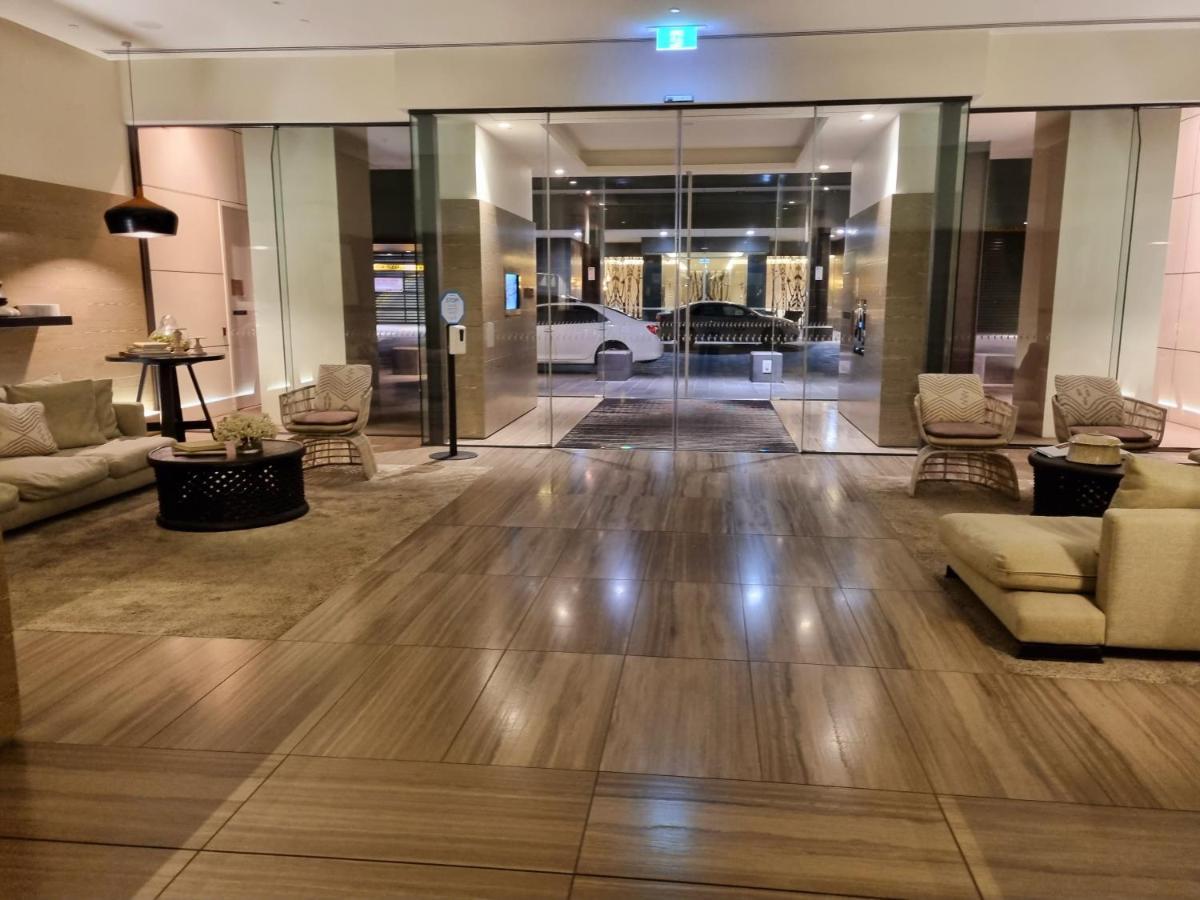 Luxe Waterfront * Melbourne