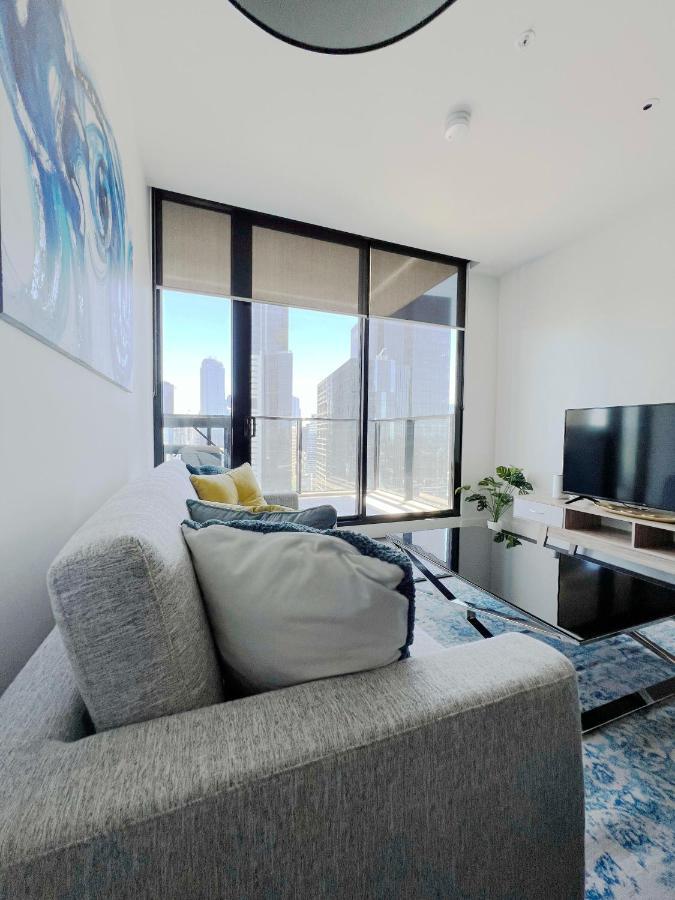 Apartment Amazing 2 Bedroom With Great Views *