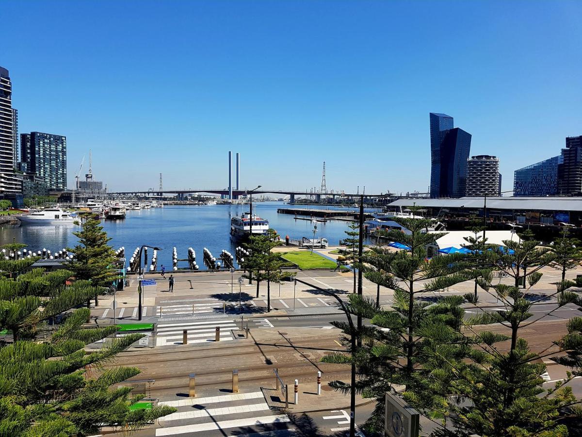 Luxe Waterfront * Melbourne