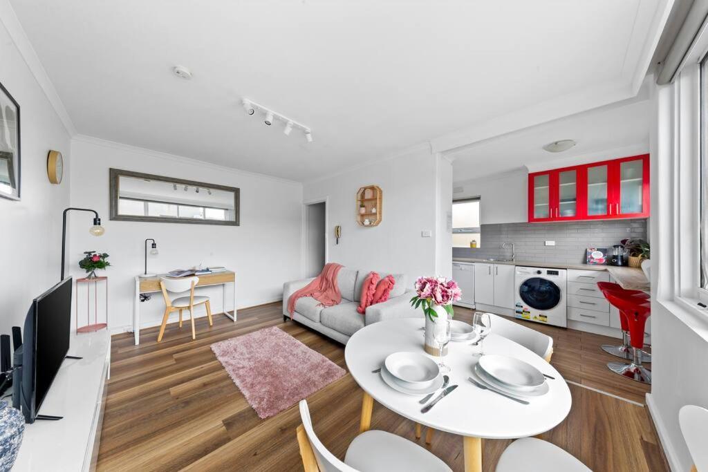 Apartment Bright And Sunny Gem On Hotham Melbourne