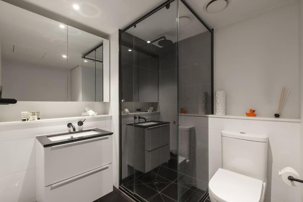 Apartment Stylish W/ Stunning Rooftop Views & Hot Tub