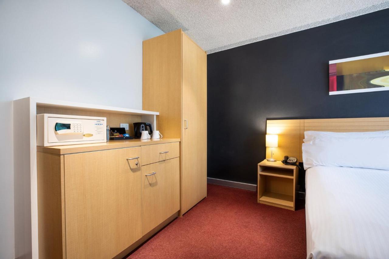 Hotel Airport By Ihg 4*
