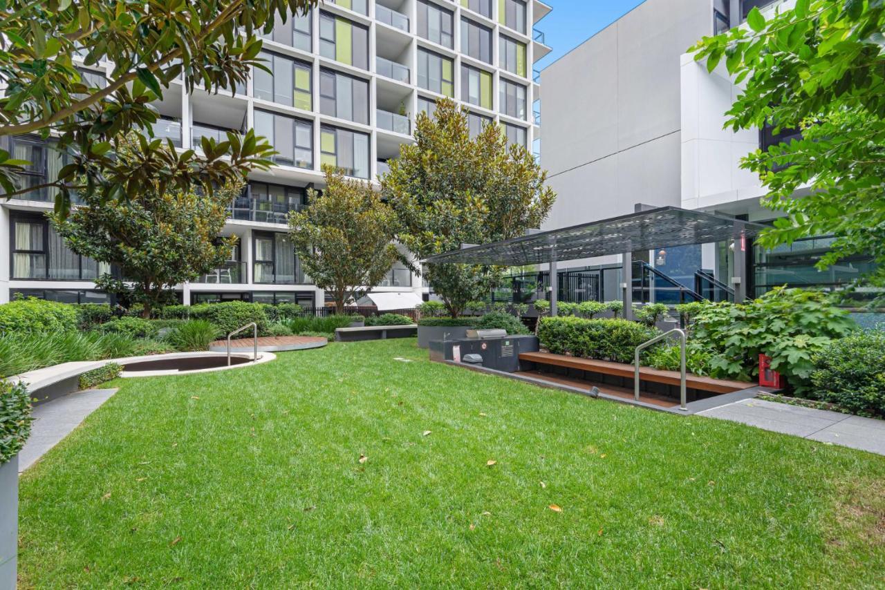 Eclectic 1-bed With Pool And Gym Apartment *