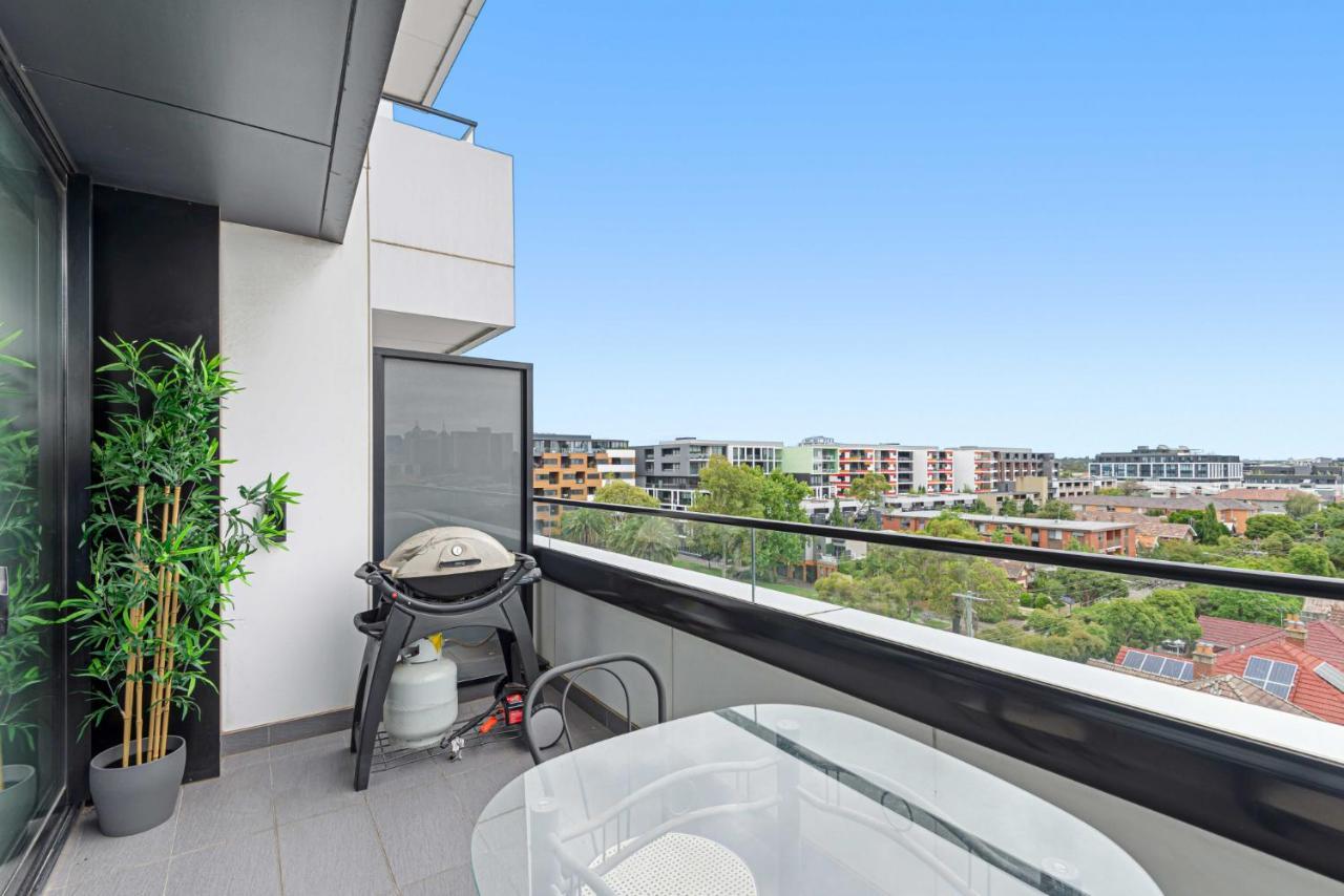 Eclectic 1-bed With Pool And Gym Apartment *