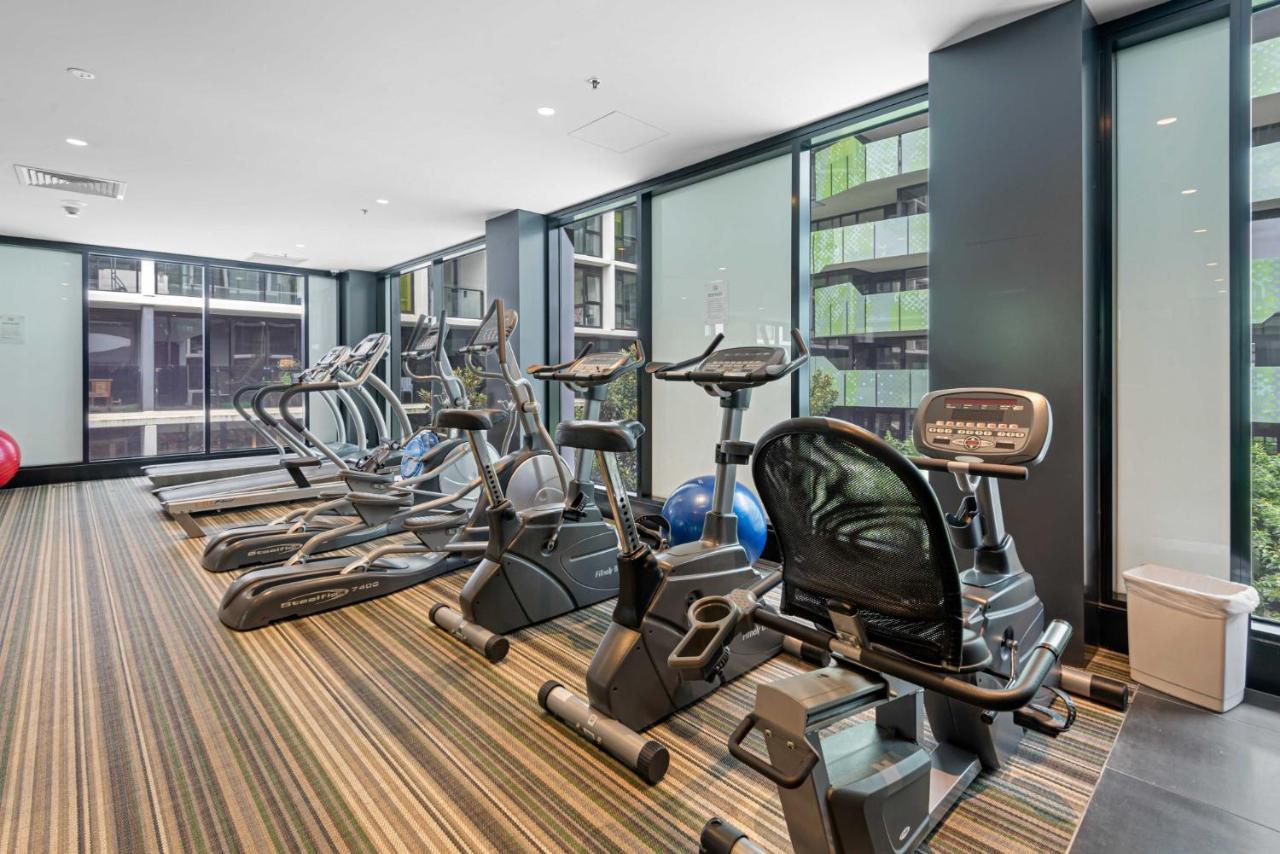 Eclectic 1-bed With Pool And Gym Apartment