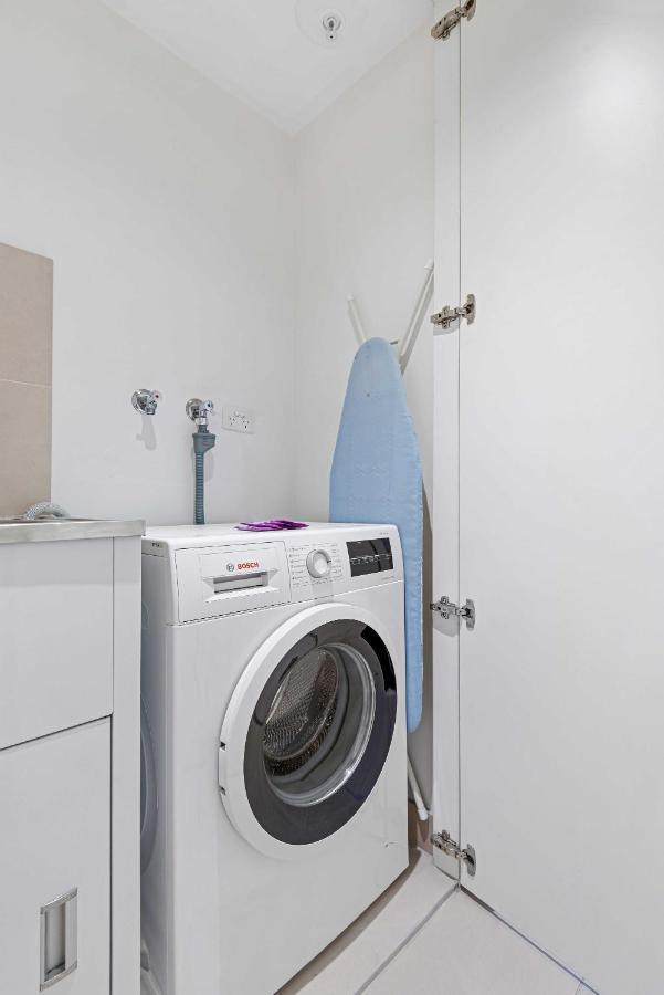 Eclectic 1-bed With Pool And Gym Apartment *