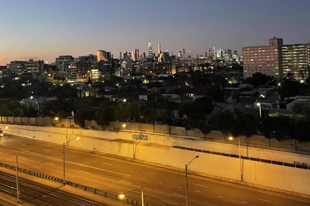 Staycentral - St Kilda Contemporary Penthouse Melbourne