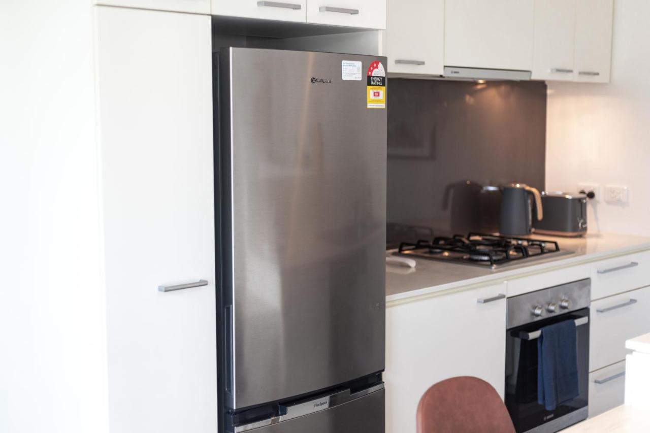 Kensington Modern Cozy Unit W/direct Street Access *