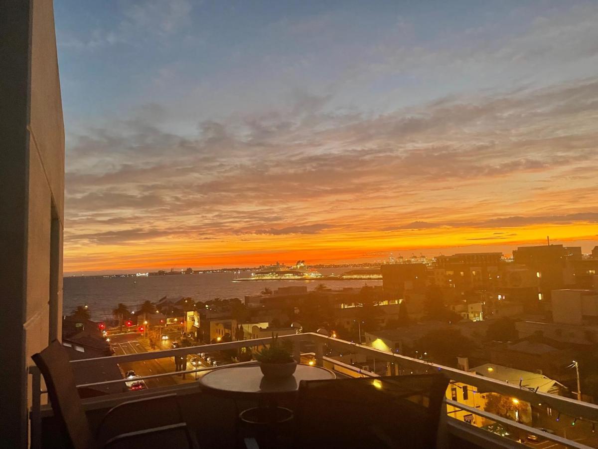 Beautiful Bay Views Huge 3-bedroom Office, Pool, Gym, 2 Car Spaces And So Much Apartment