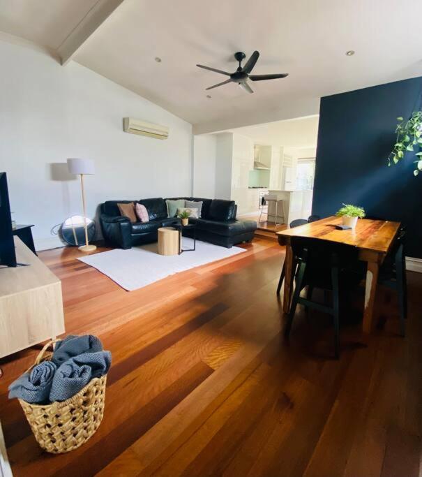 Entire Contemporary In Ascot Vale * Melbourne
