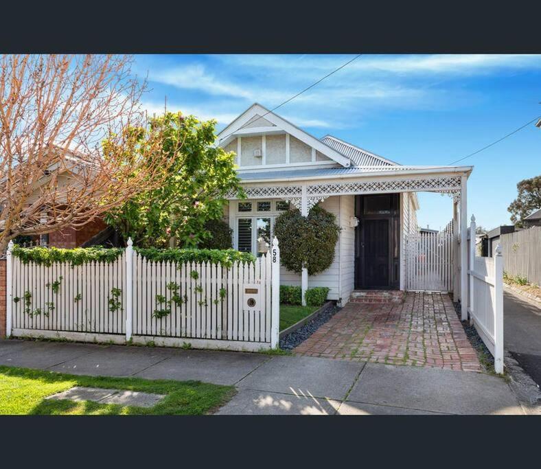 Entire Contemporary In Ascot Vale *