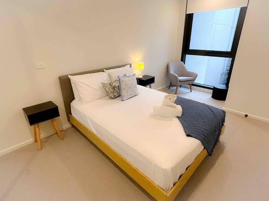 Apartment Moonee Ponds Living On Young - 205 *