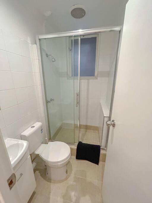 Budget - 305 * Melbourne