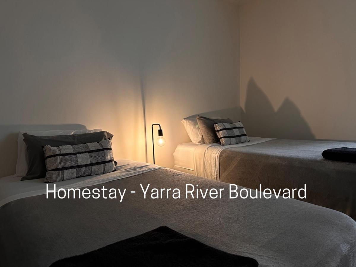 - Yarra River Boulevard - Private Melbourne