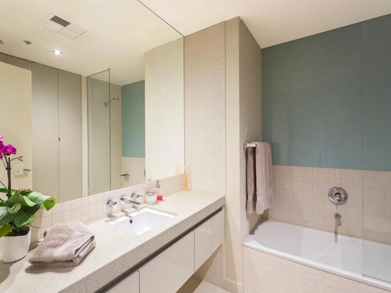 Beautiful Bay Views Huge 3-bedroom Office, Pool, Gym, 2 Car Spaces And So Much Apartment