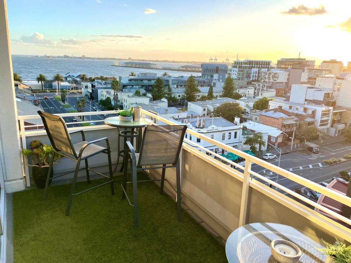 Apartment Beautiful Bay Views Huge 3-bedroom Office, Pool, Gym, 2 Car Spaces And So Much *