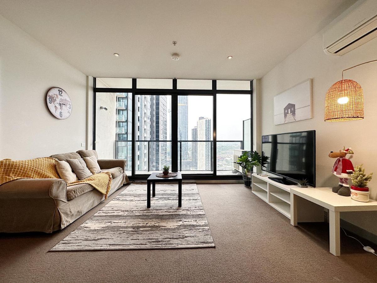 Southbank Crown 2-bedroom Elegance Residences With Pool & Gym