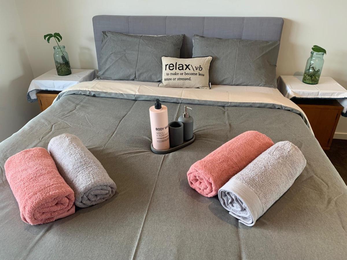 Hospedagem domiciliar Shared Homestay Tranquil Art Deco Private With Private Bathroom In Brunswick *