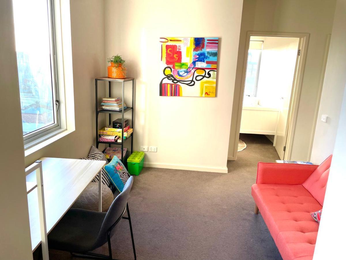 Beautiful Bay Views Huge 3-bedroom Office, Pool, Gym, 2 Car Spaces And So Much * Melbourne