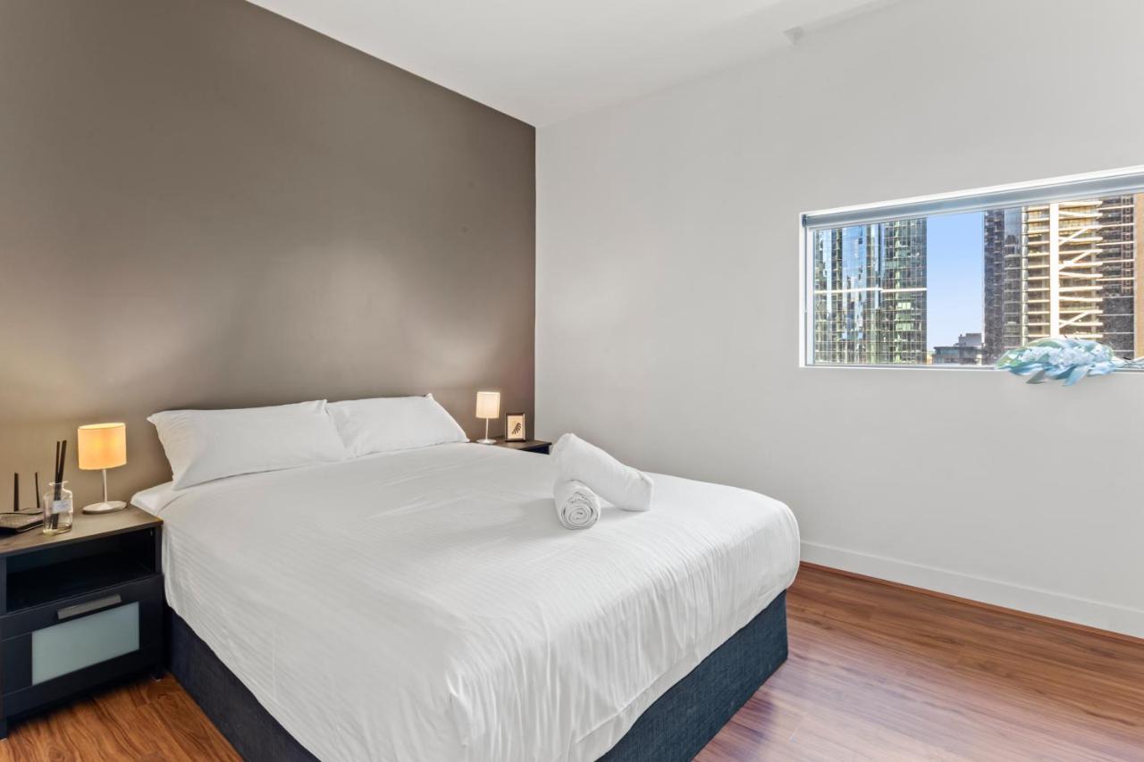Modern Nomads At Freshwater Place *