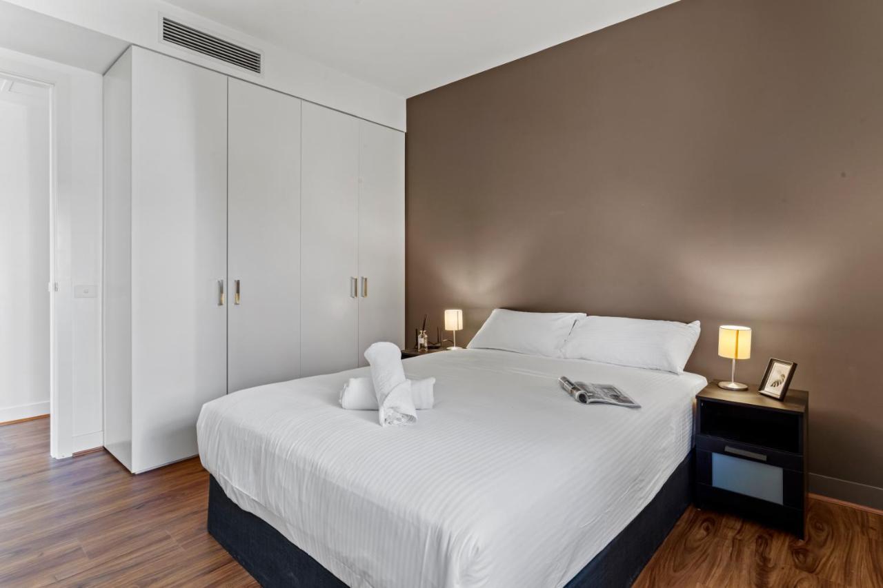 Modern Nomads At Freshwater Place Apartment