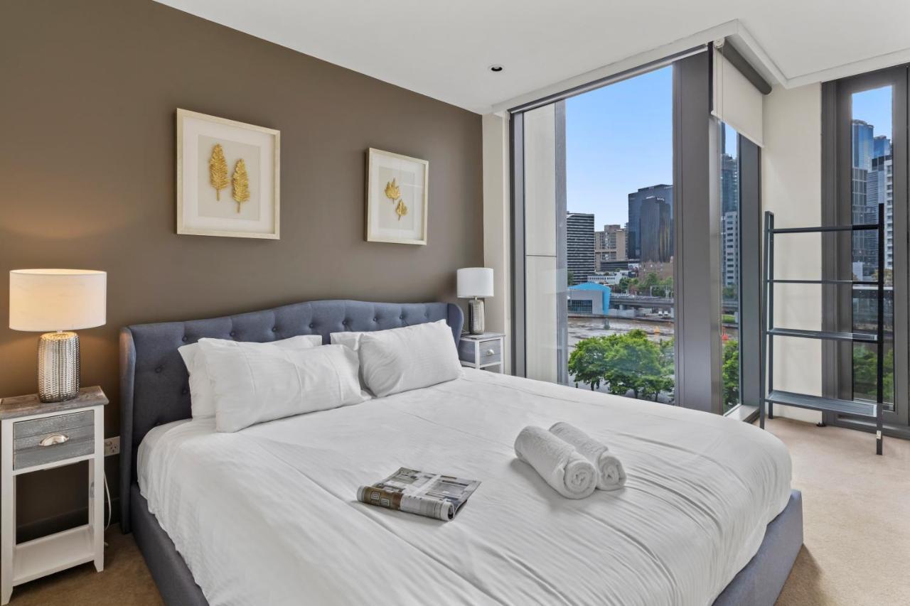 Modern Nomads At Freshwater Place Apartment