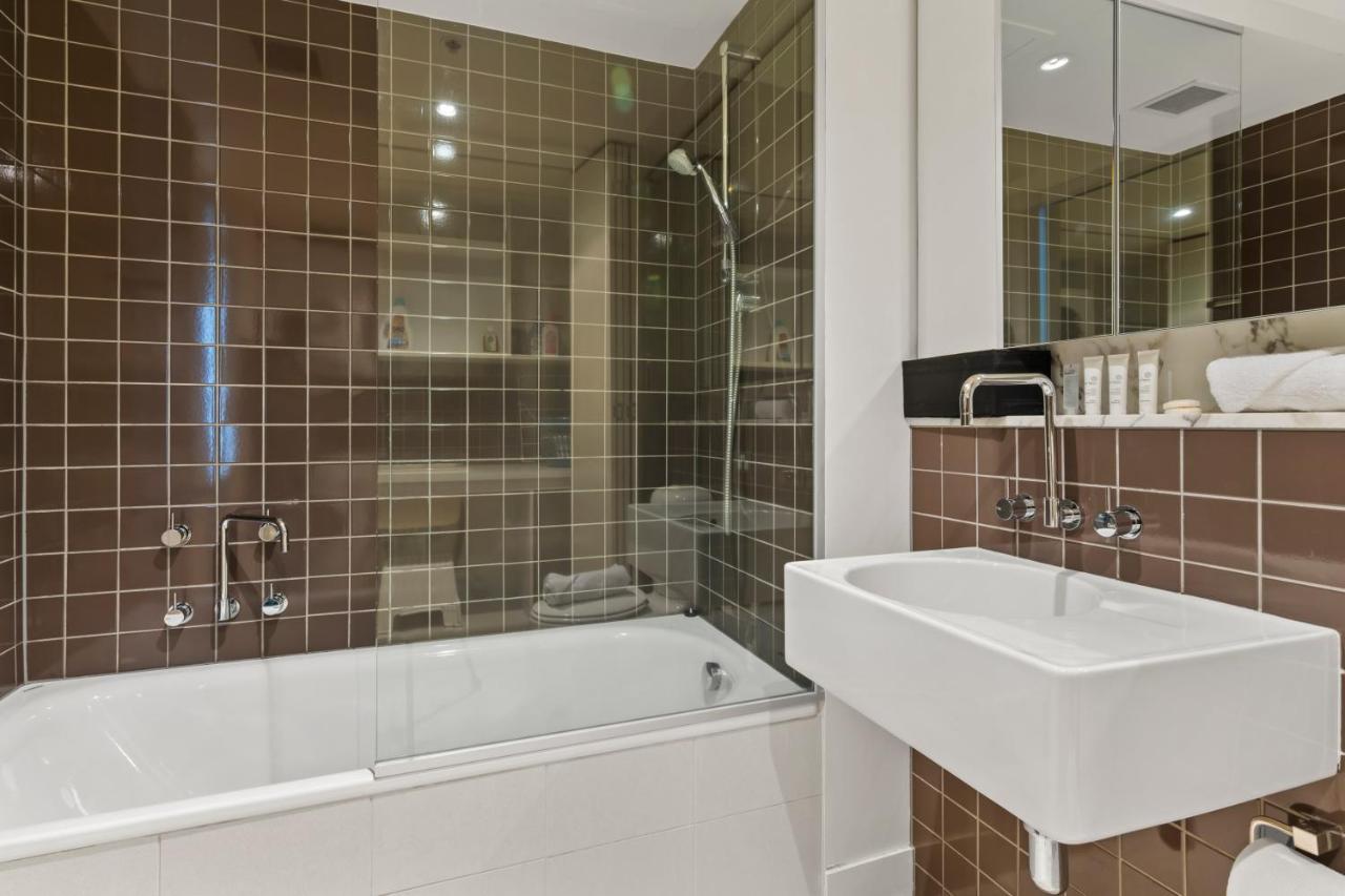 Modern Nomads At Freshwater Place Apartment