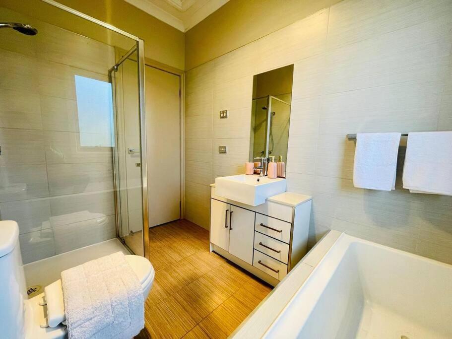 Bahay bakasyunan Tranquil Retreat Near To Airport *