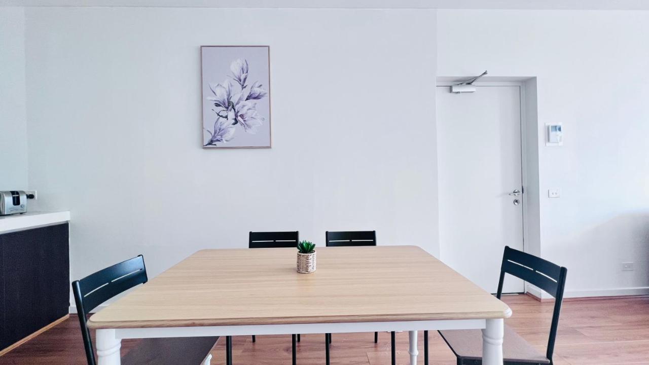 Melbcbd Large 3br2bth Gympool Heater Apartment Melbourne