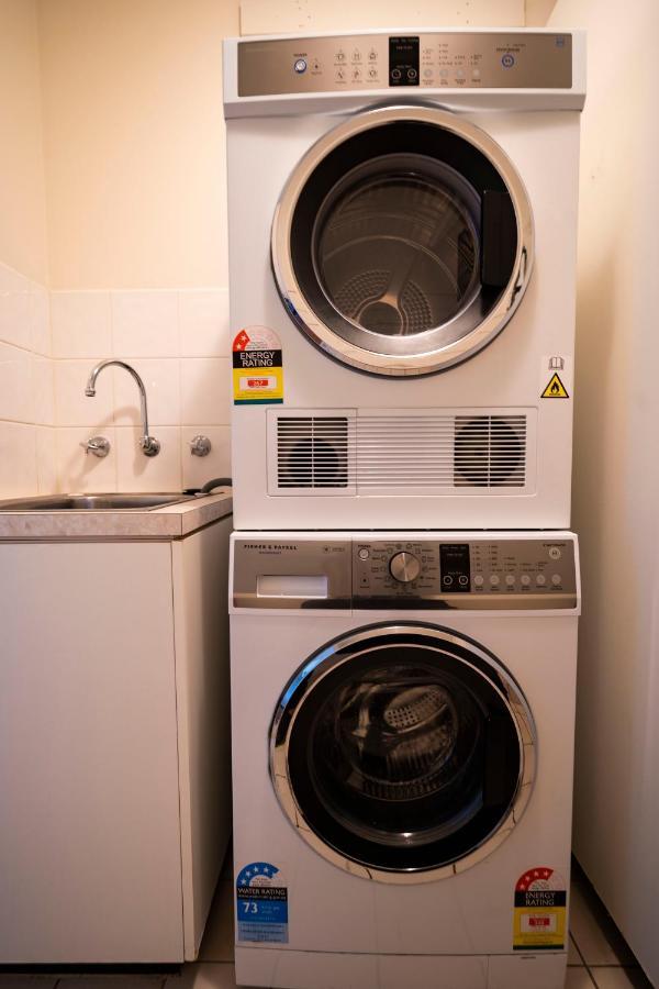 Oceanview 3br Oasis Close To Cbd-free Parking Melbourne