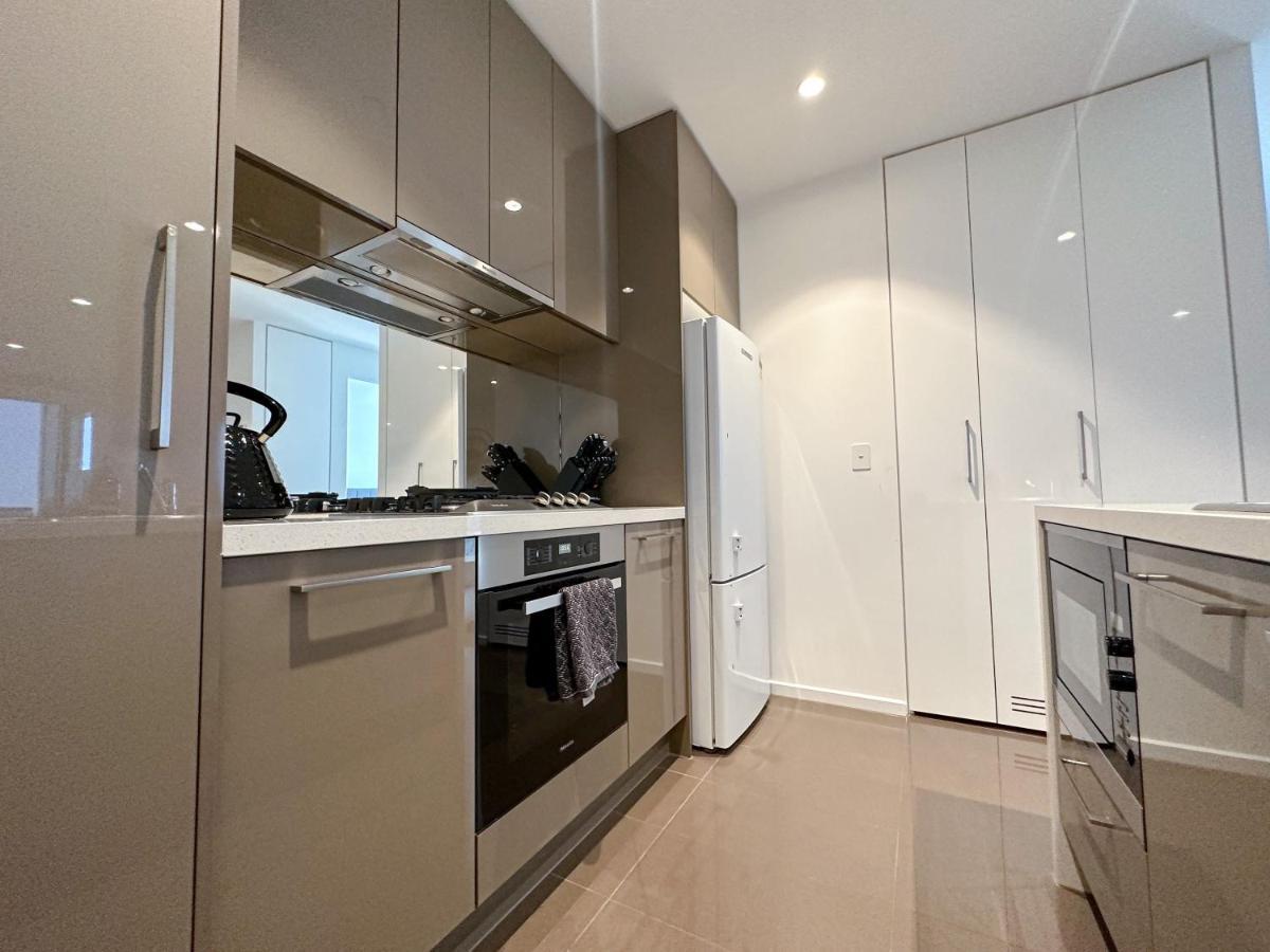 Fantastic 3 Bedroom In Southbank Apartment *