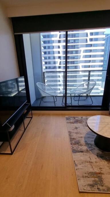Apartamento Contemporary Abode With Ultra Convenience *