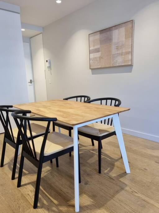 Apartamento Contemporary Abode With Ultra Convenience