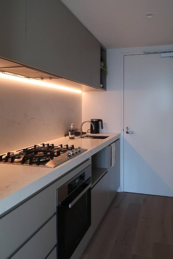 Apartment Unique Panoramic View In Mel Cbd *