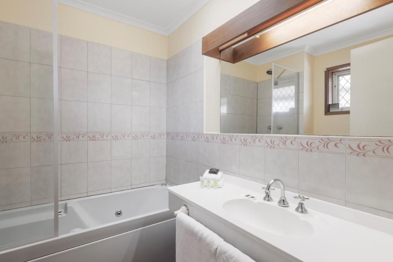 Elizabethan Lodge Melbourne