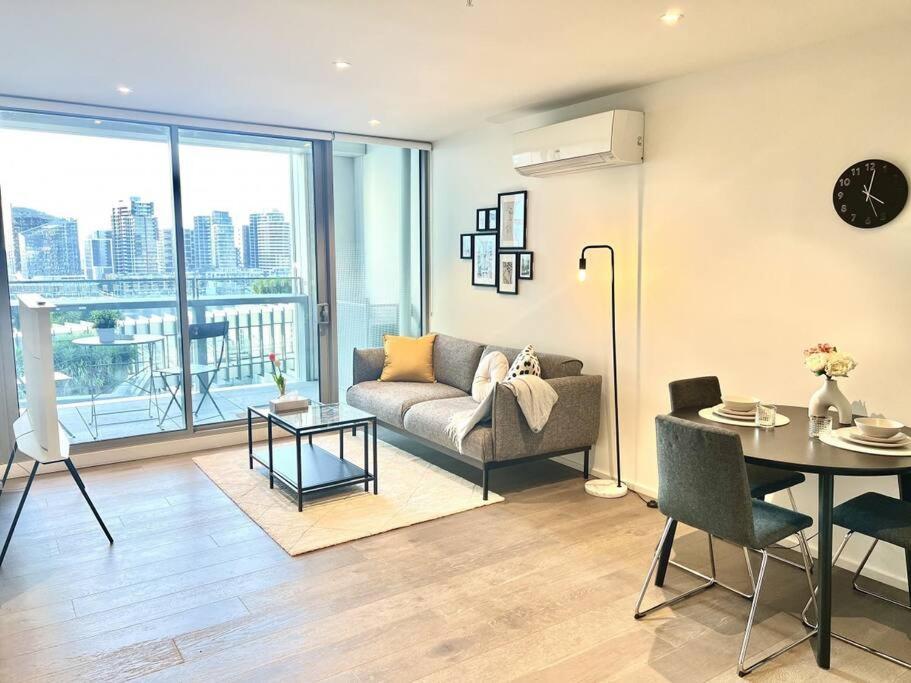 Stylish 1-bed With Spectacular Docklands Views Melbourne