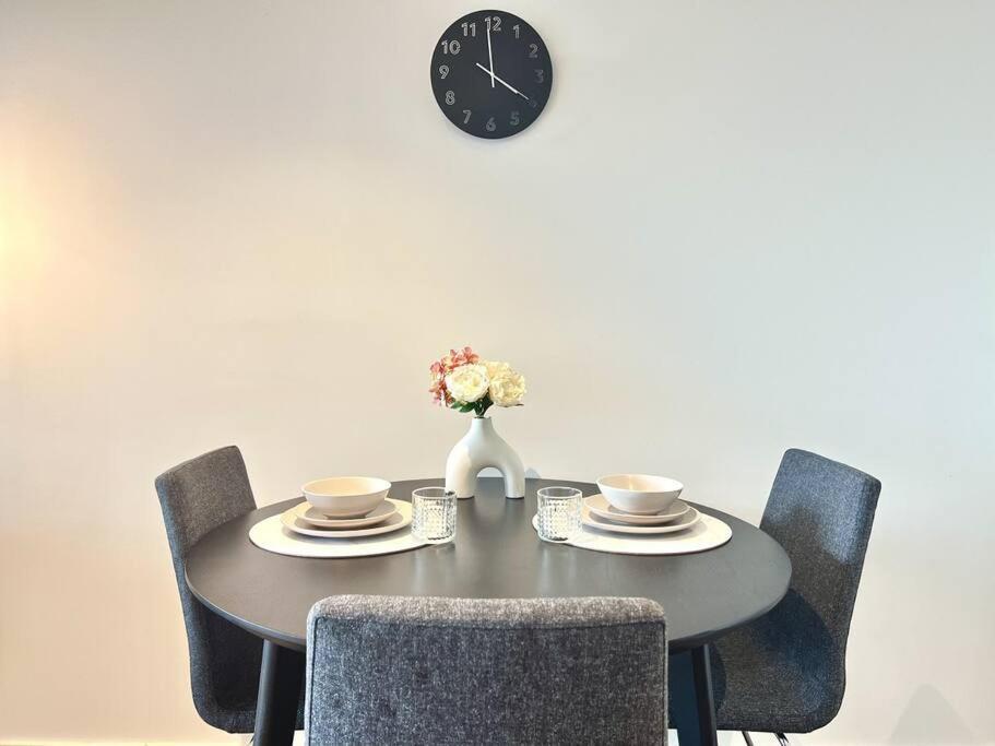Stylish 1-bed With Spectacular Docklands Views Apartment