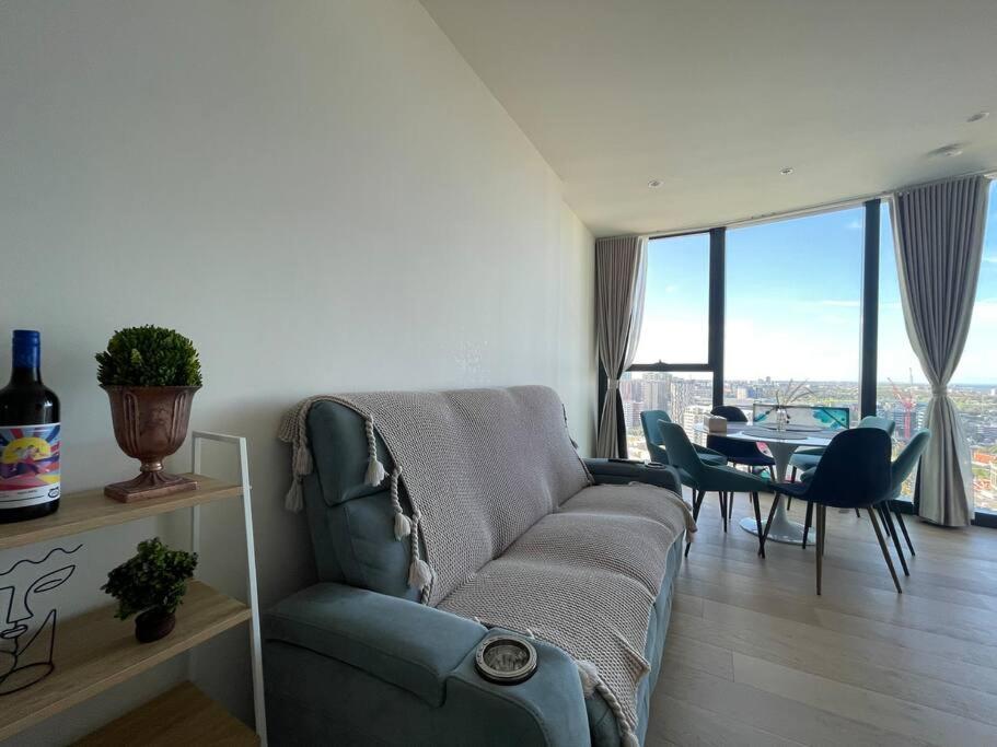 Modern 3br In High Rise W/ Sea View Incl Carpark Apartment Melbourne
