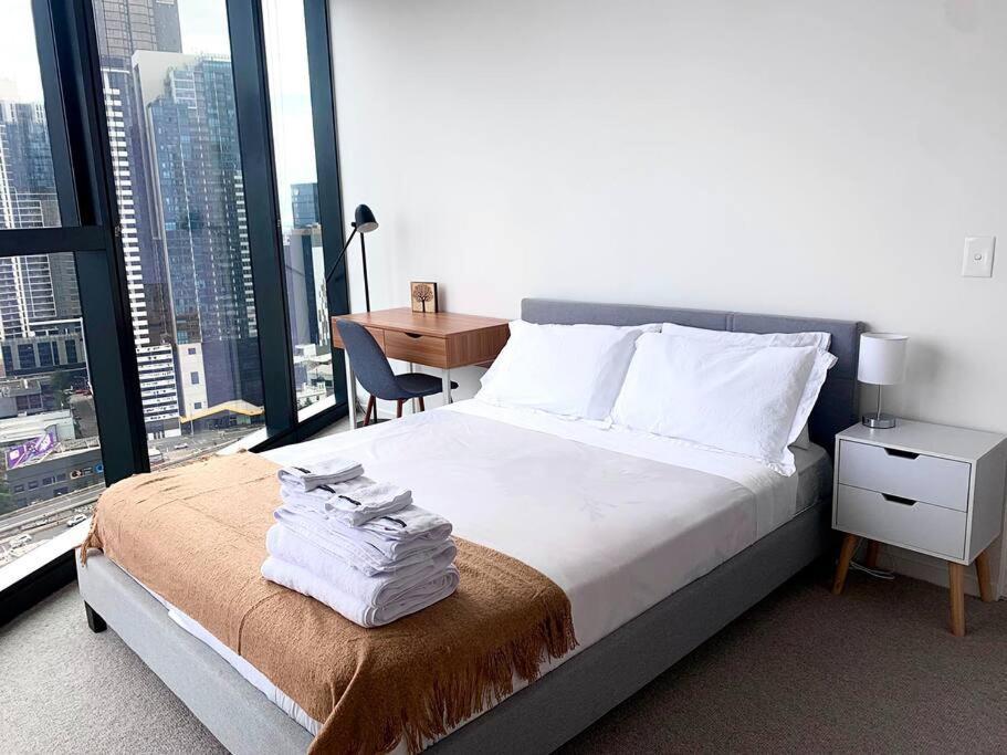 Modern 3br In High Rise W/ Sea View Incl Carpark Apartment