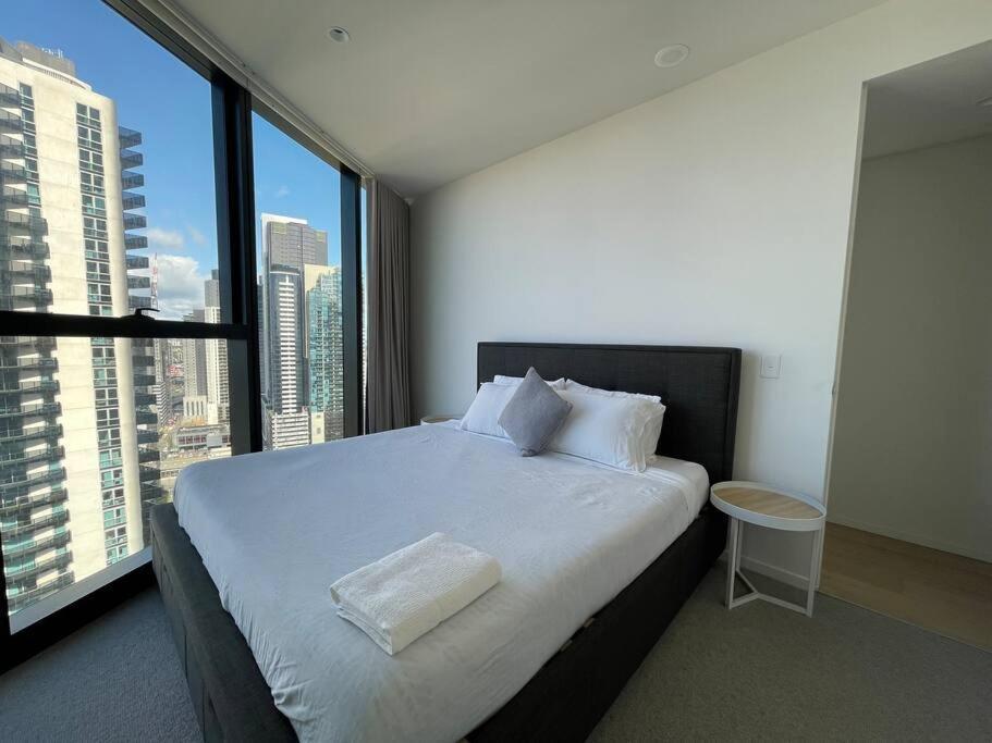 Apartment Modern 3br In High Rise W/ Sea View Incl Carpark *
