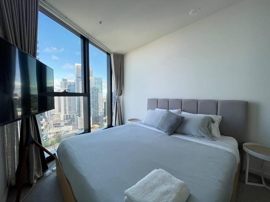 Modern 3br In High Rise W/ Sea View Incl Carpark Apartment