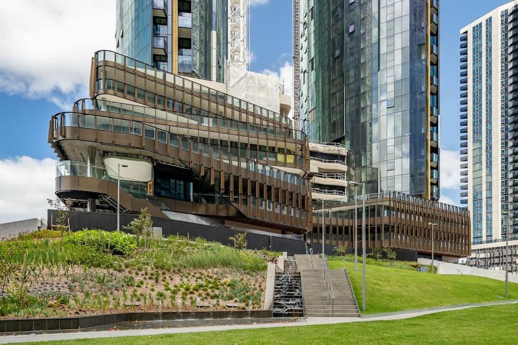 Experience Luxury At Southbank's Newest W/ View Melbourne