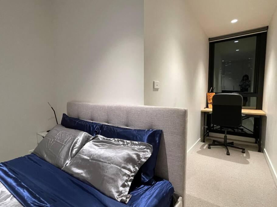 Stunning 1 Bedroom W Huge Balcony Next To Queen Vic Market Apartment