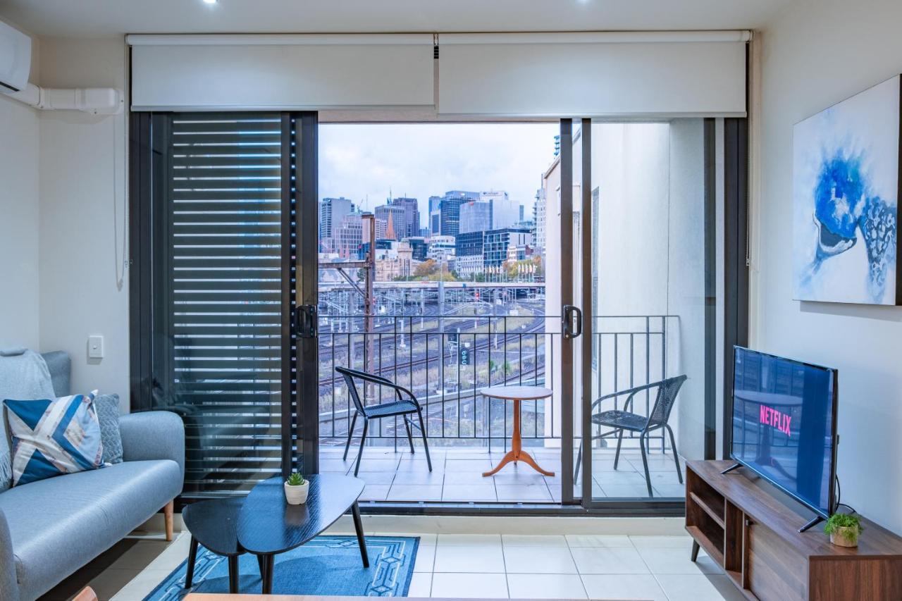 Stone's Throw To Mcg 1br1ba With Free Car Park Apartment *