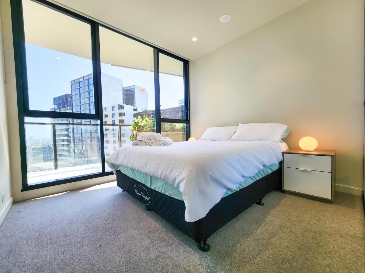 Modern 2-bedrooms With Parking Apartment Melbourne